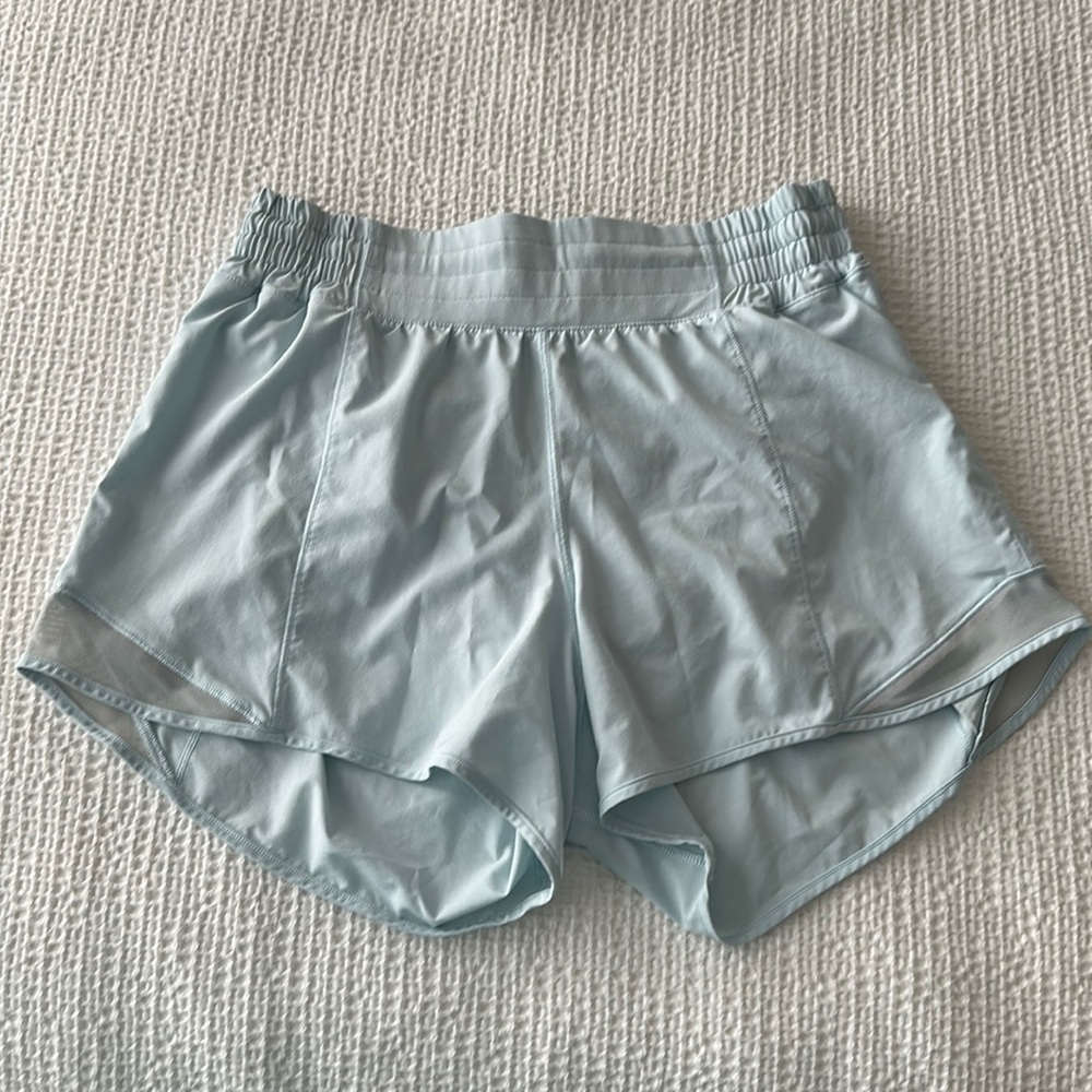 Lululemon women’s Hotty hot high rise 4” workout shorts